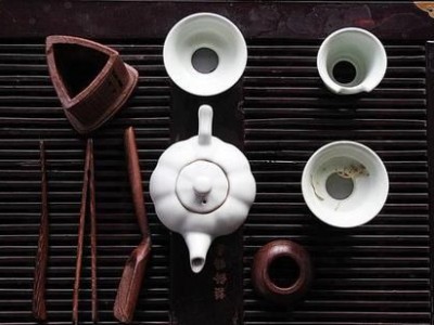 冲泡铁观音不用陶瓷茶具,等于...